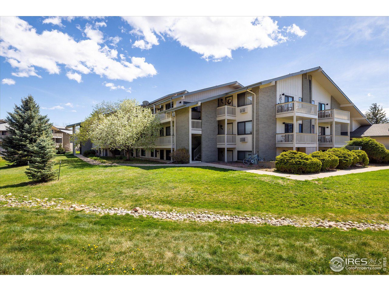 645 Manhattan Pl 111