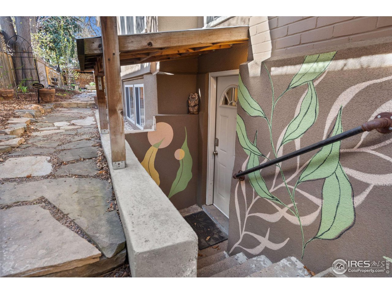 215 E Elizabeth St