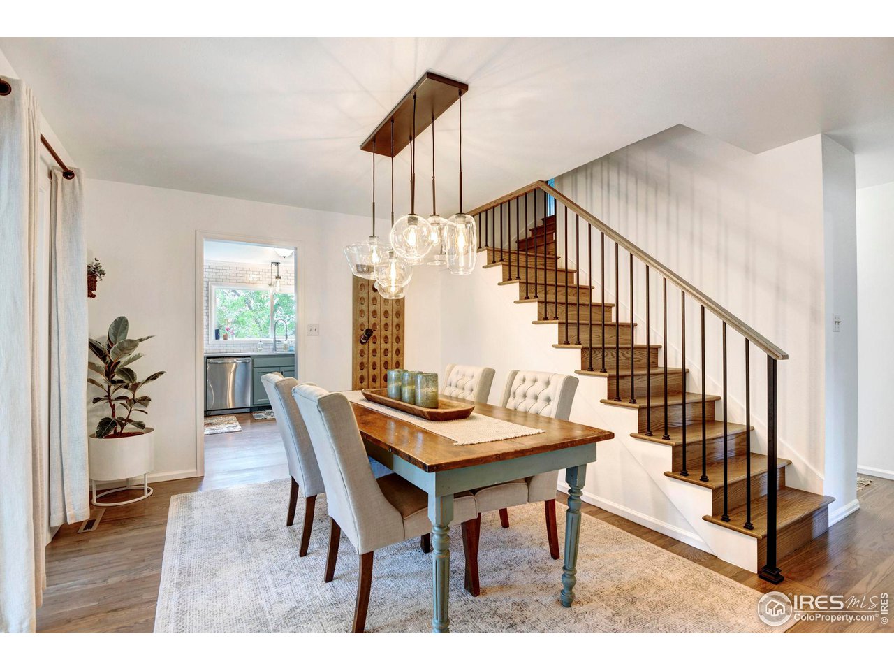 1512 Sunnyside Dr