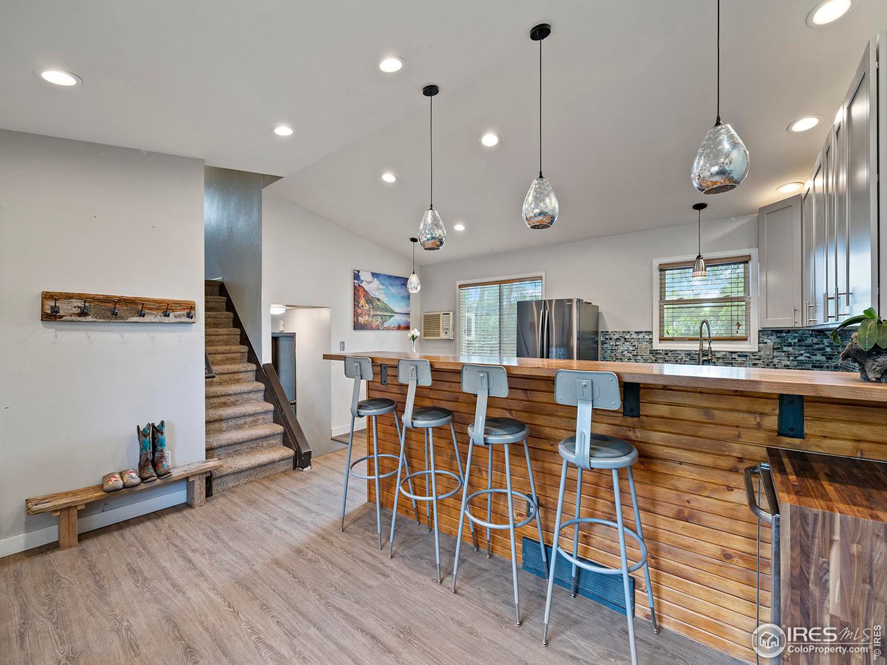 601 Lupine Dr