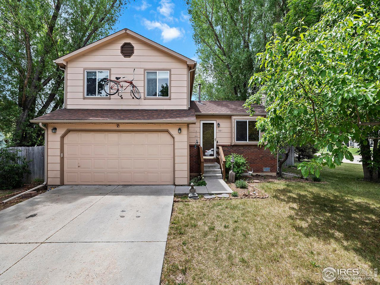 601 Lupine Dr
