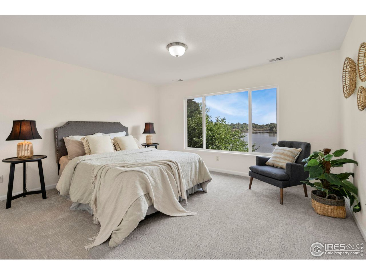 702 Cairnes Dr C-7