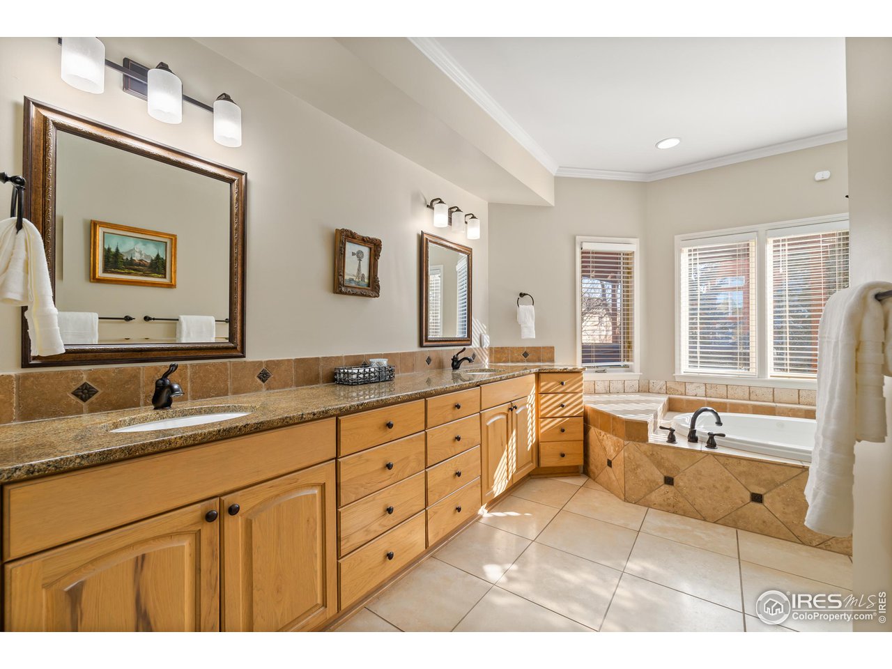 813 Whitehall Ct