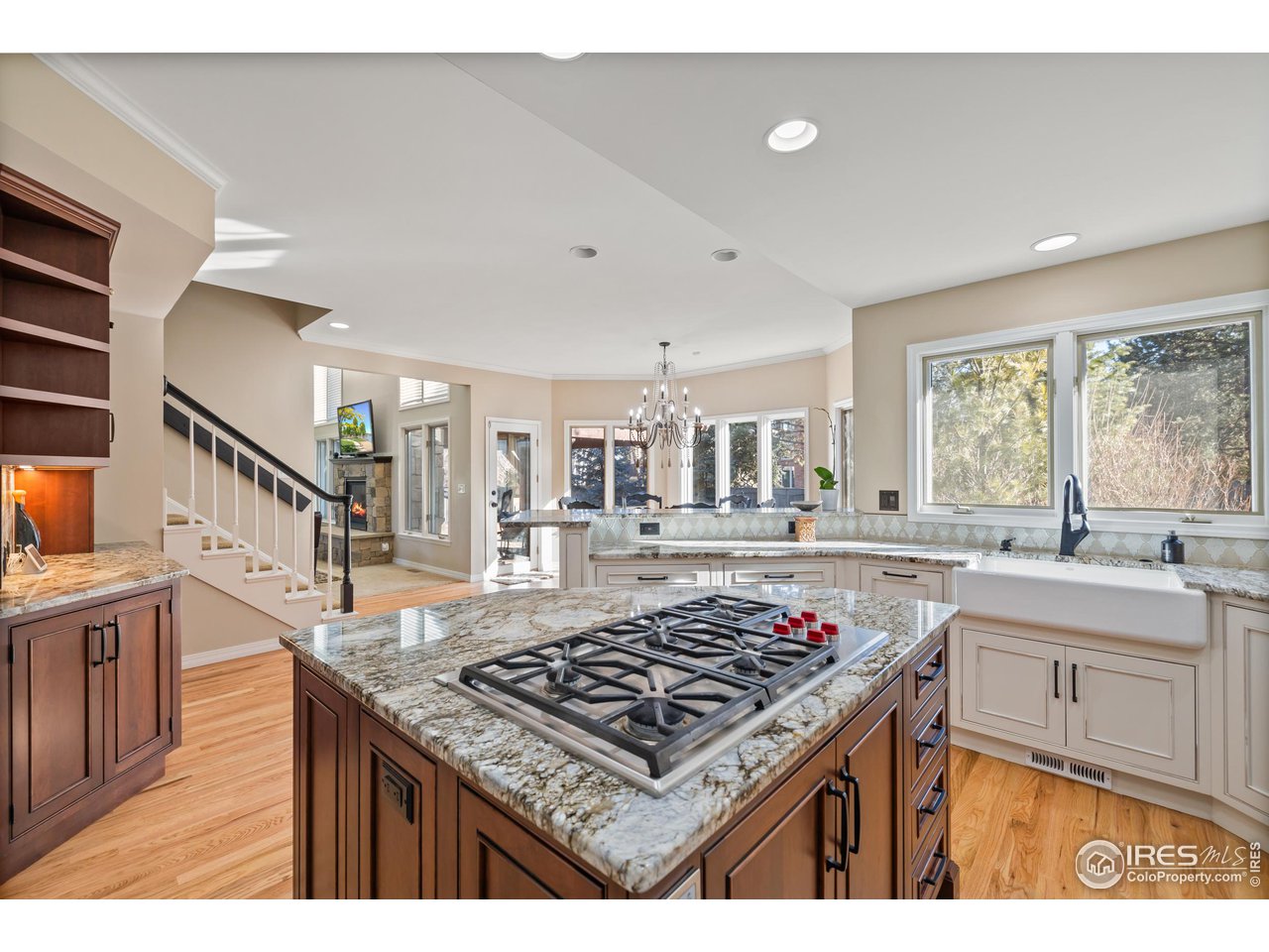 813 Whitehall Ct
