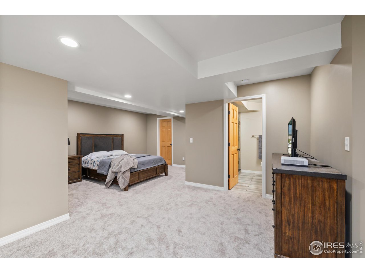 813 Whitehall Ct
