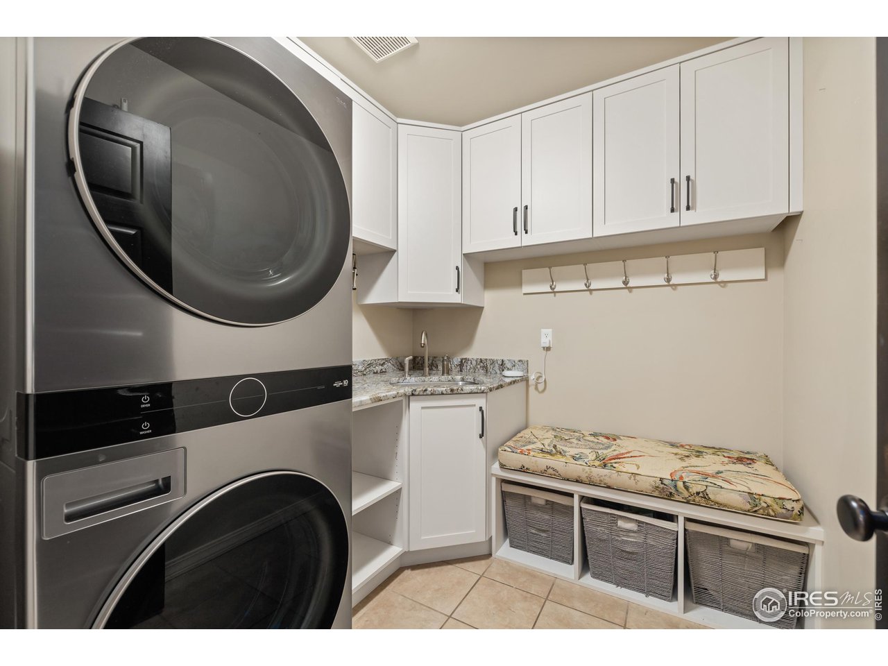 813 Whitehall Ct