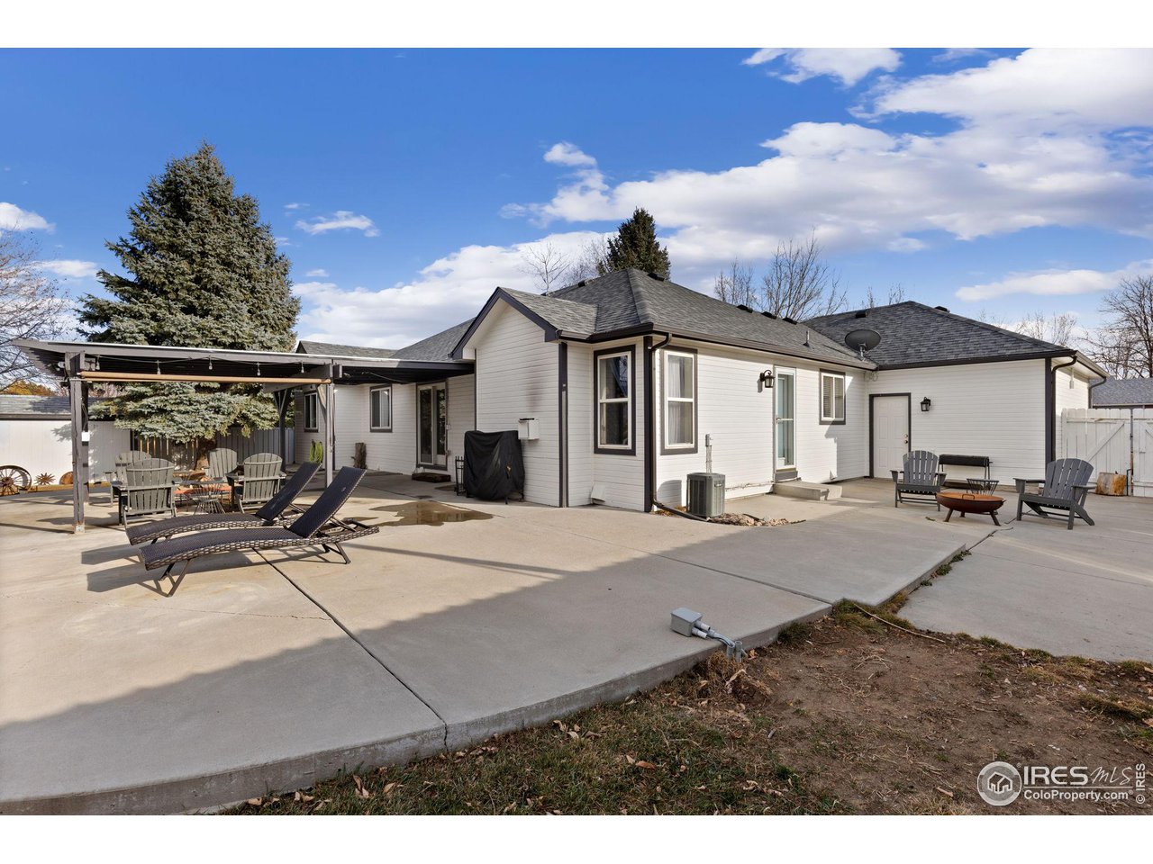 2559 Serena Dr