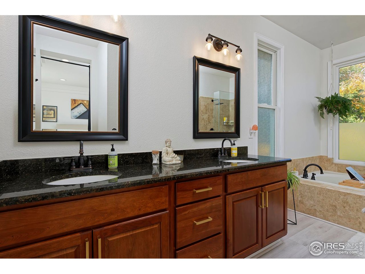 5865 N Orchard Creek Cir