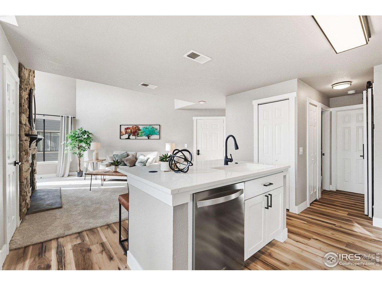 5620 W 80th Pl 66