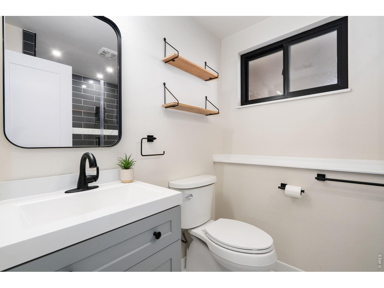 1578 S Del Norte Ave