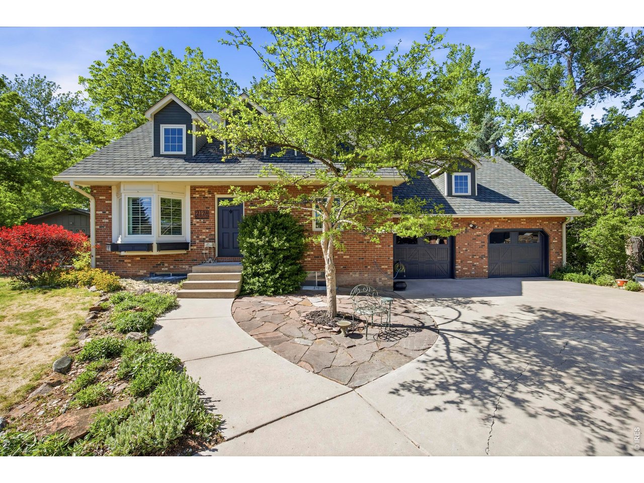 2128 Stonecrest Dr