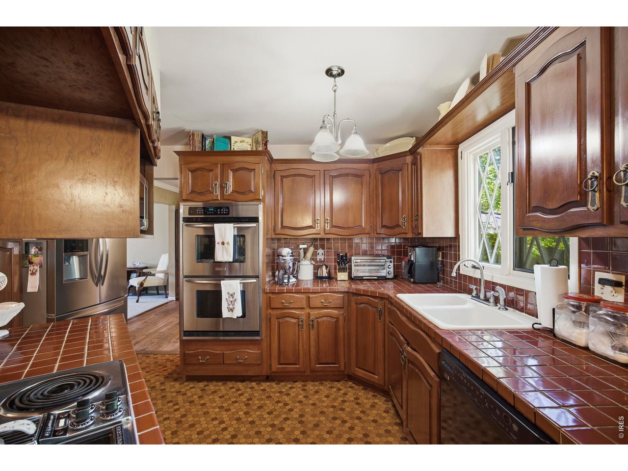 2128 Stonecrest Dr