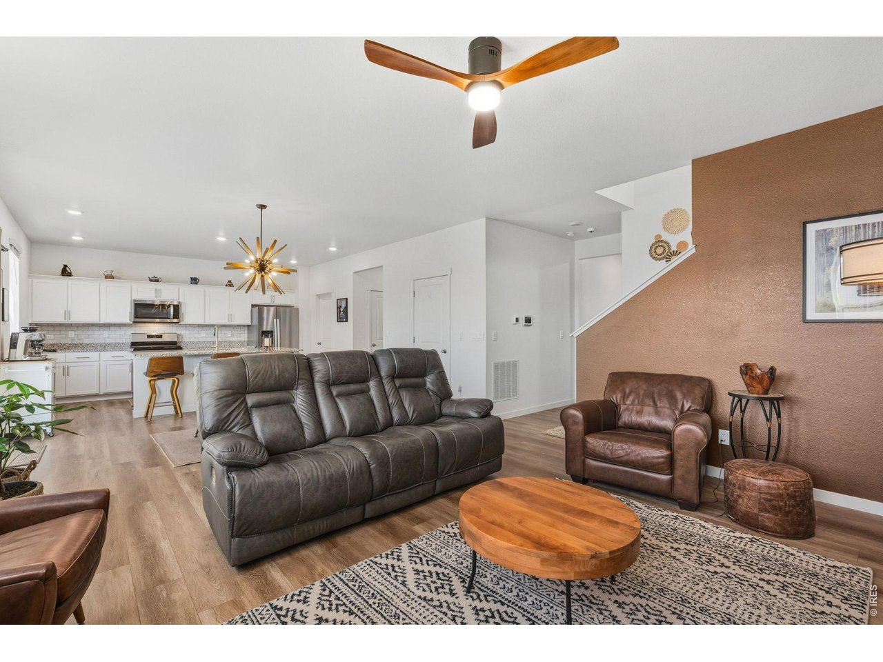 438 Bluebird Rd