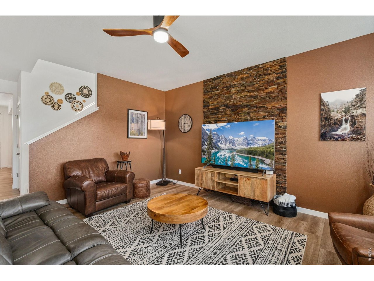 438 Bluebird Rd