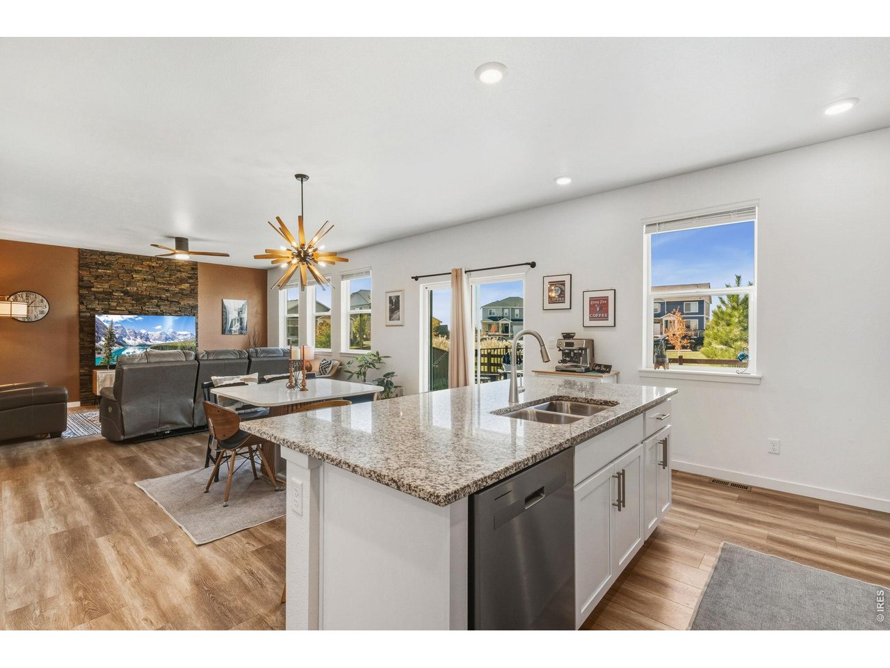 438 Bluebird Rd