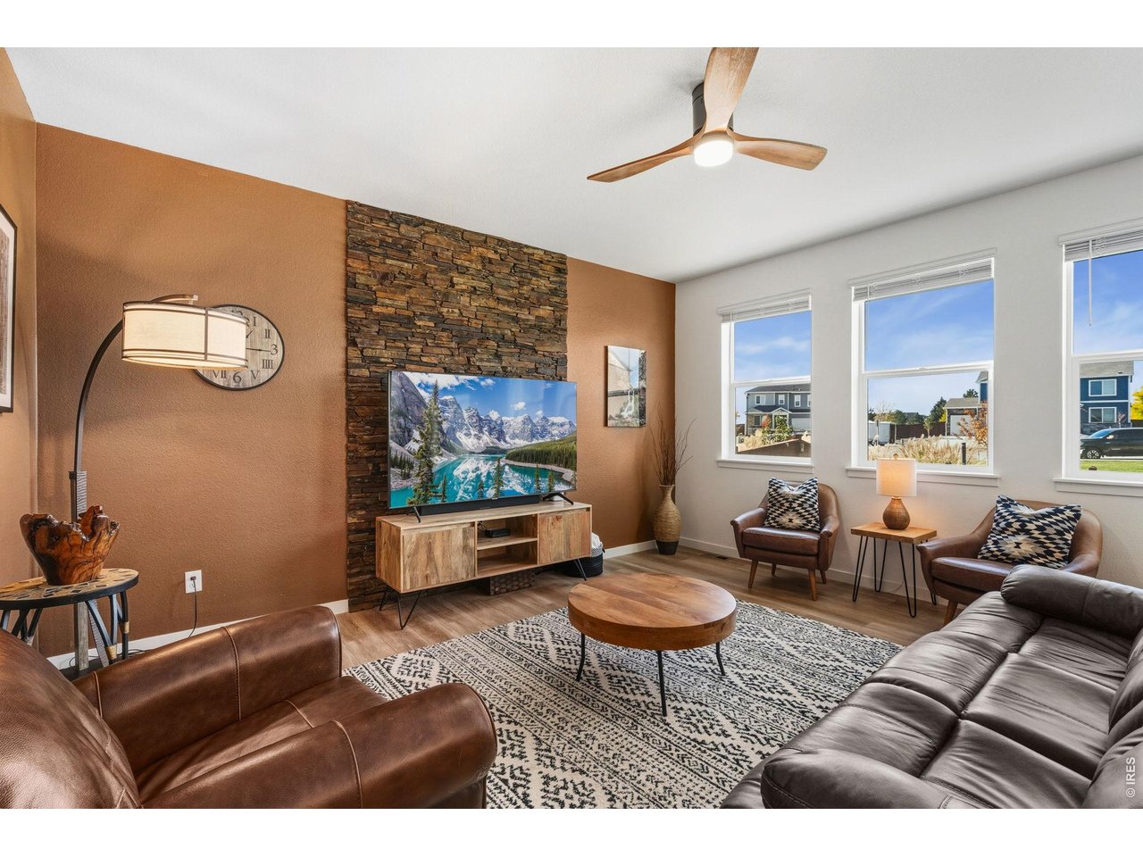 438 Bluebird Rd