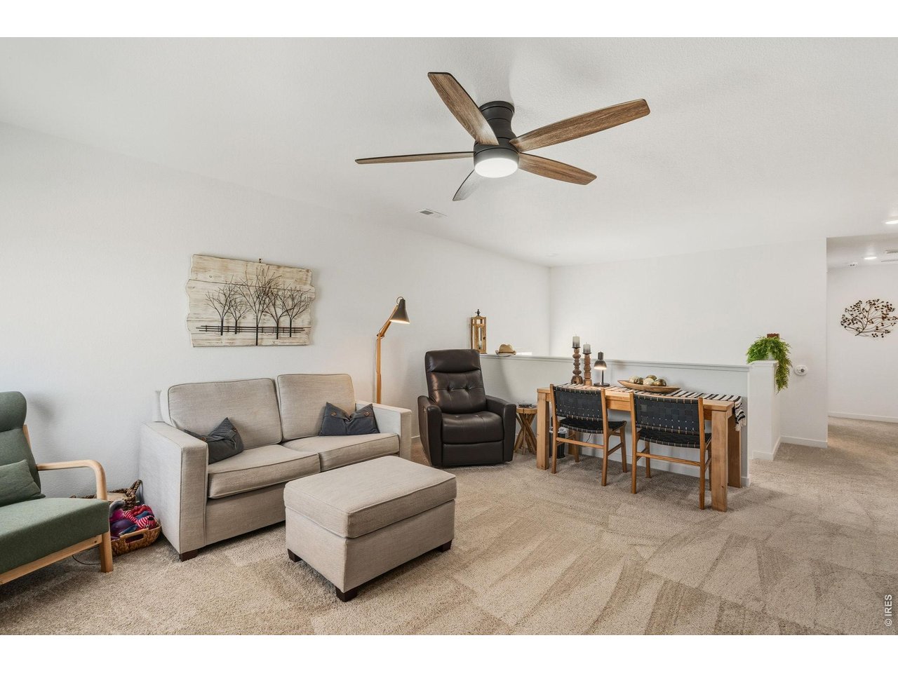438 Bluebird Rd