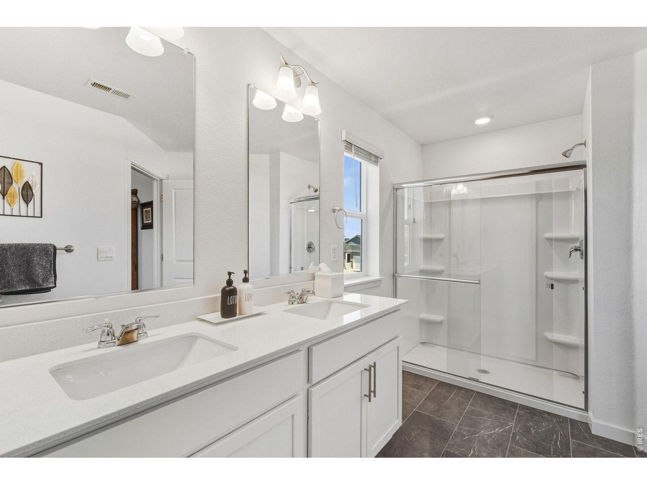 438 Bluebird Rd
