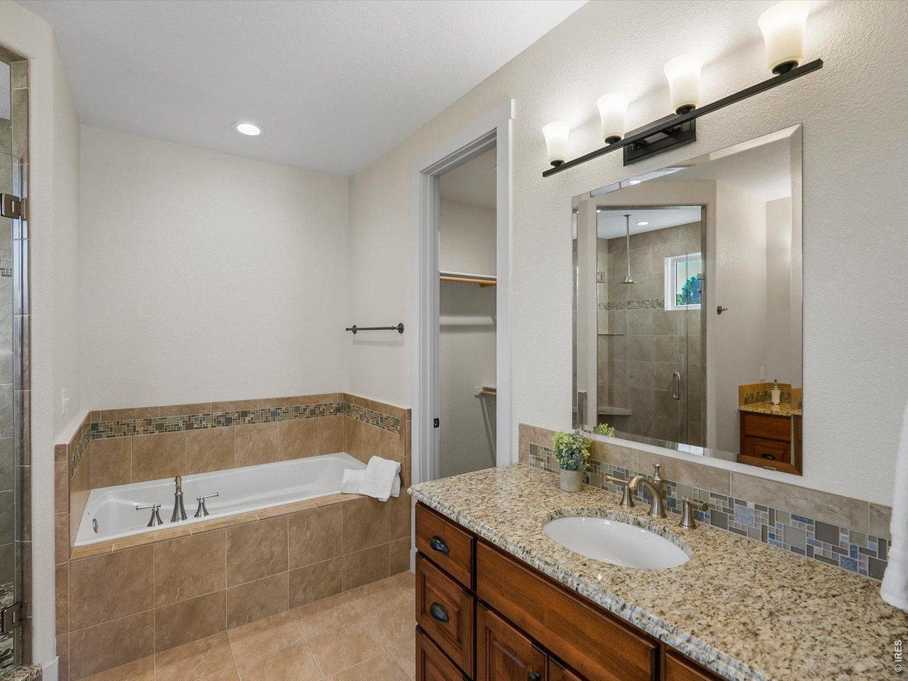 1819 Seashell Ct