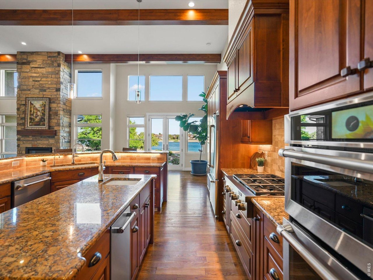1819 Seashell Ct