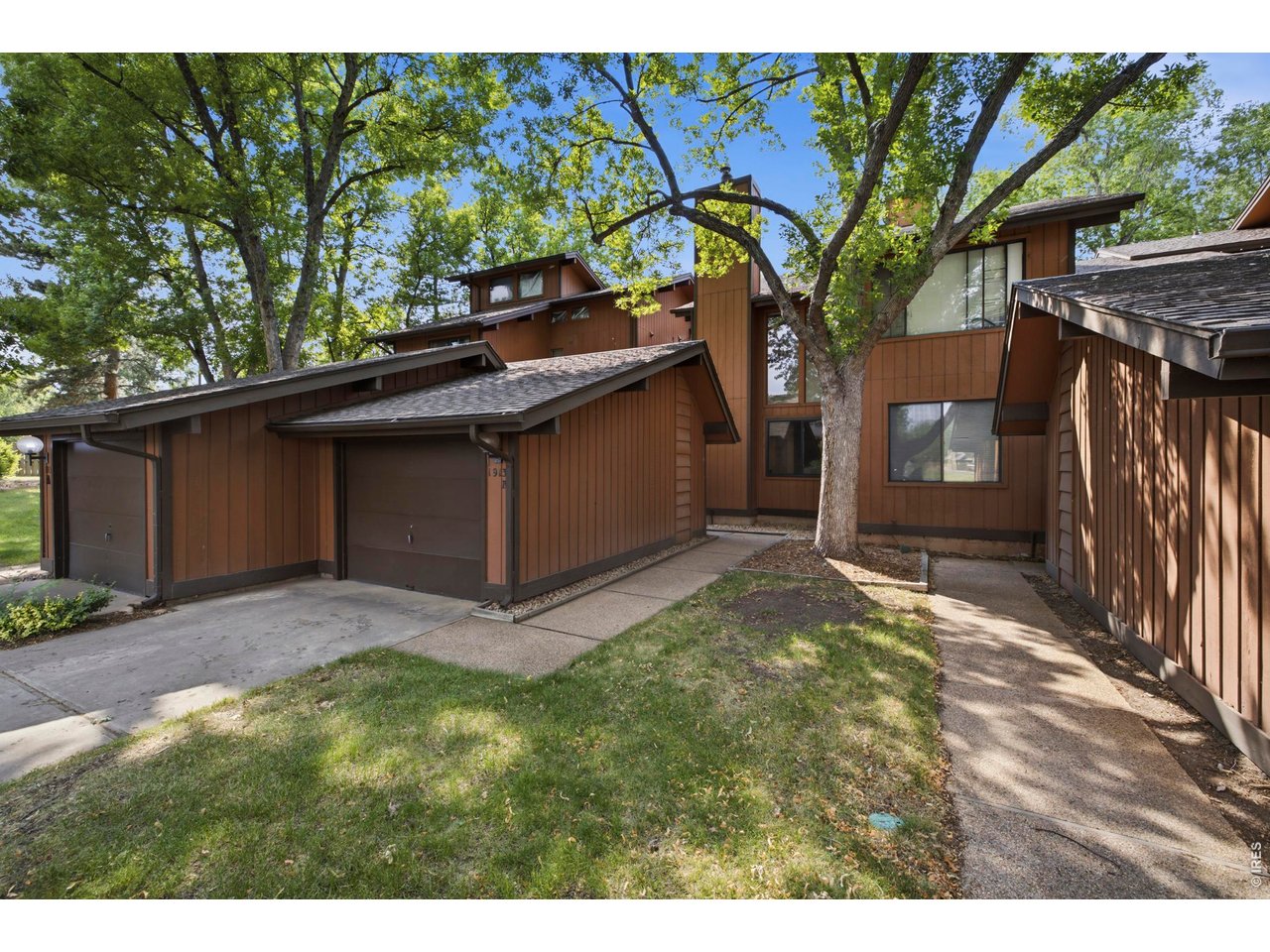 1913 Waters Edge St B