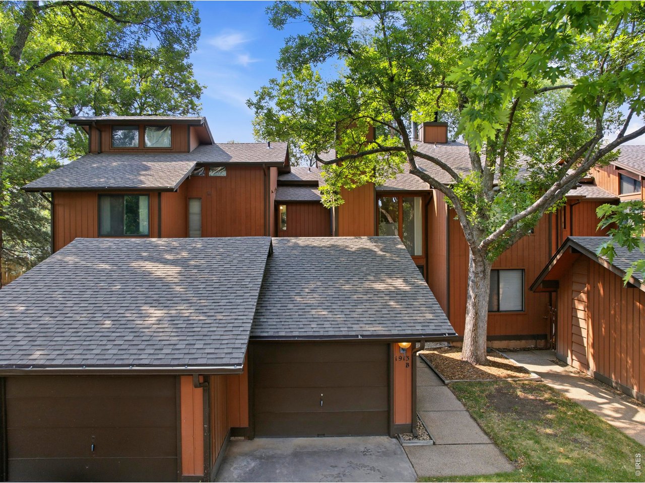 1913 Waters Edge St B