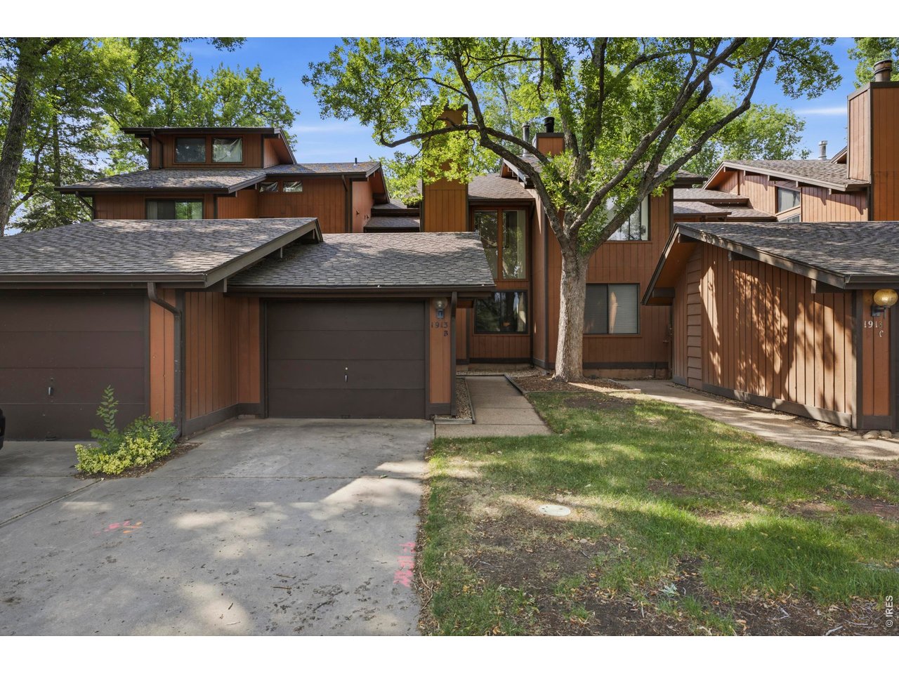 1913 Waters Edge St B