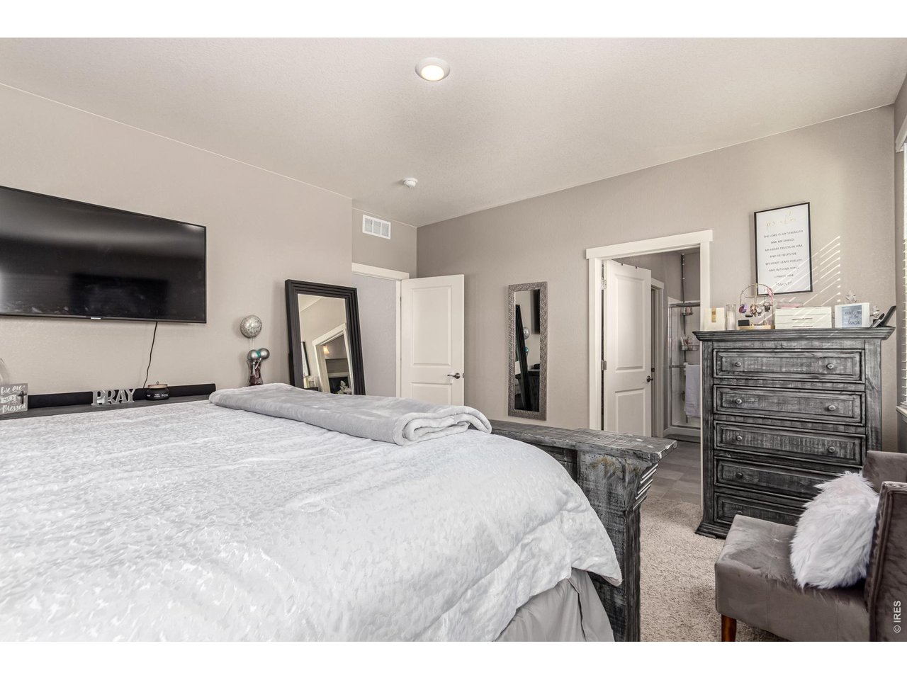 305 N 64th Ave