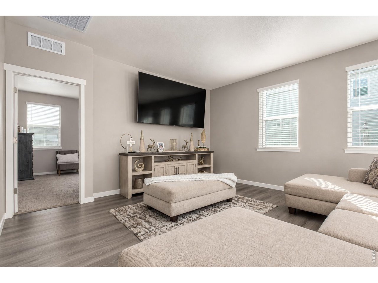 305 N 64th Ave