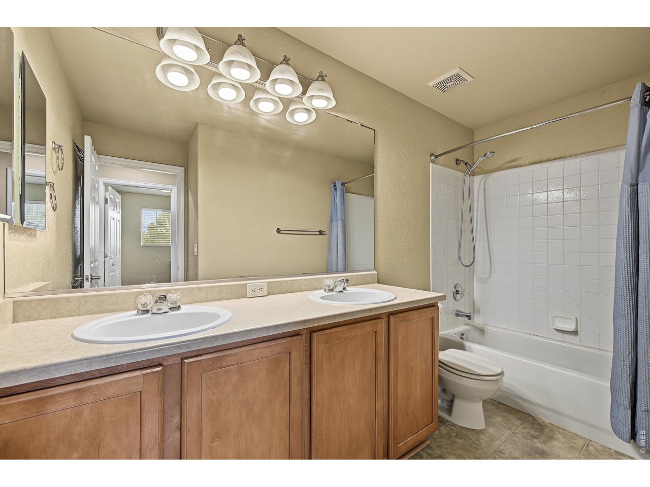 2821 William Neal Pkwy