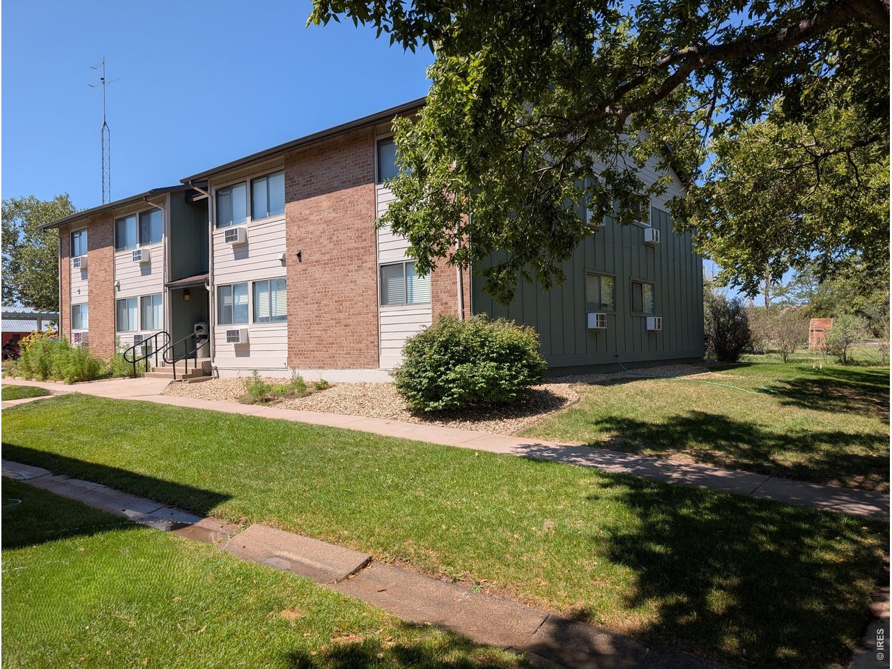 333 Custer Ave