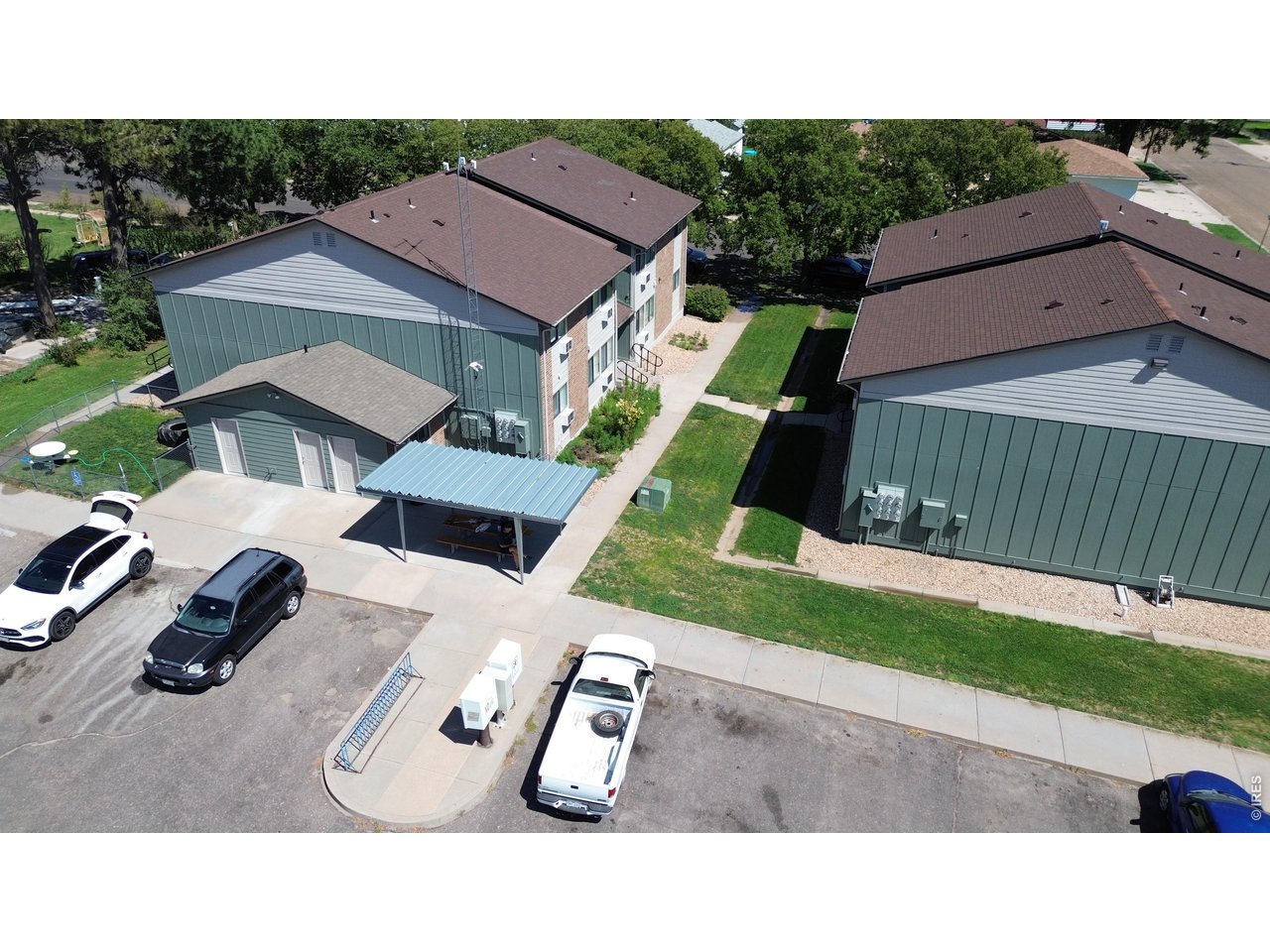 333 Custer Ave