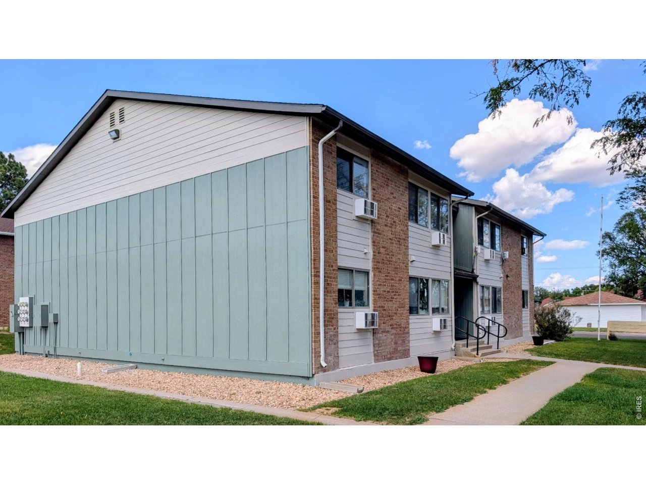 333 Custer Ave