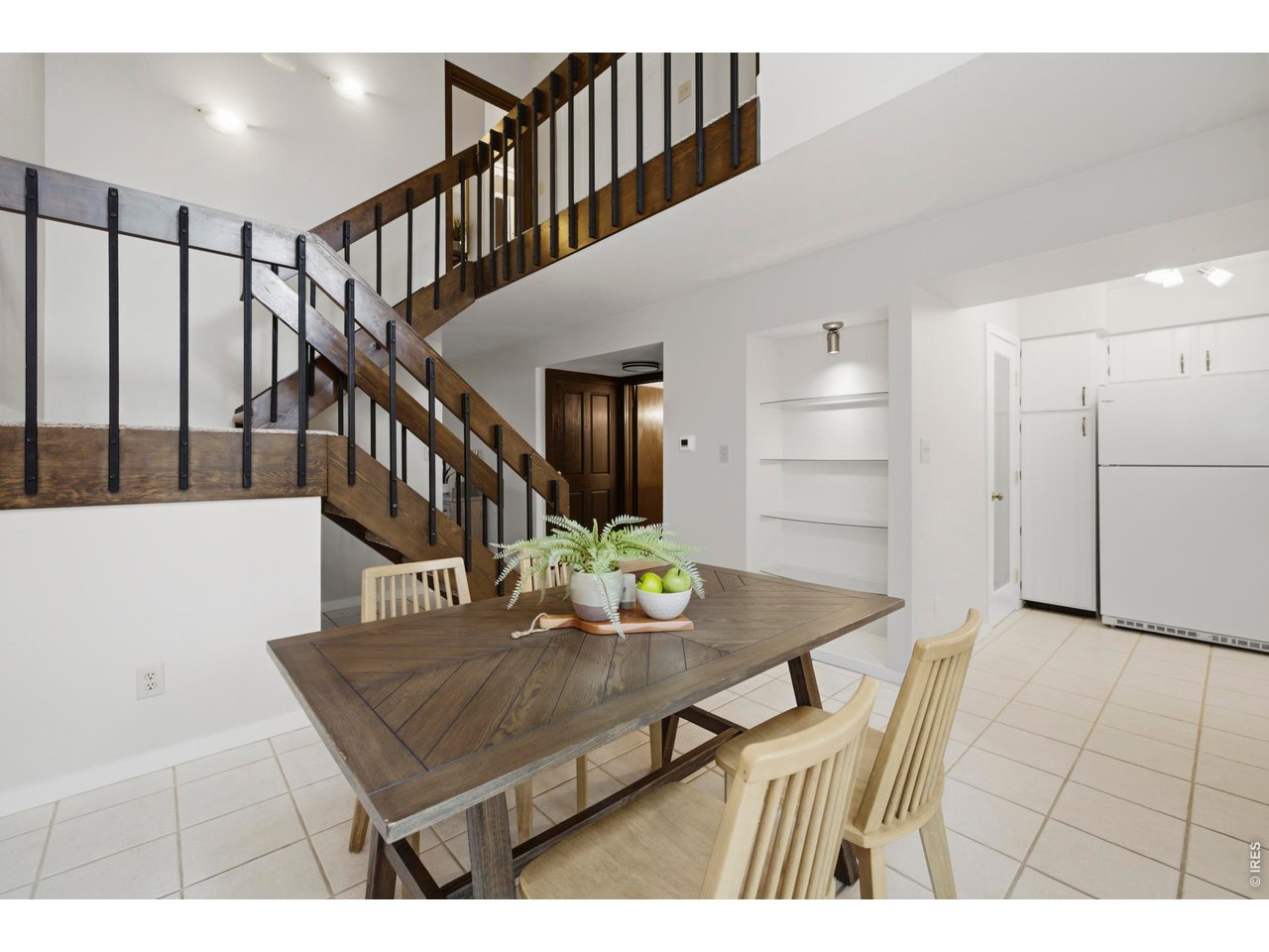 1913 Waters Edge St B