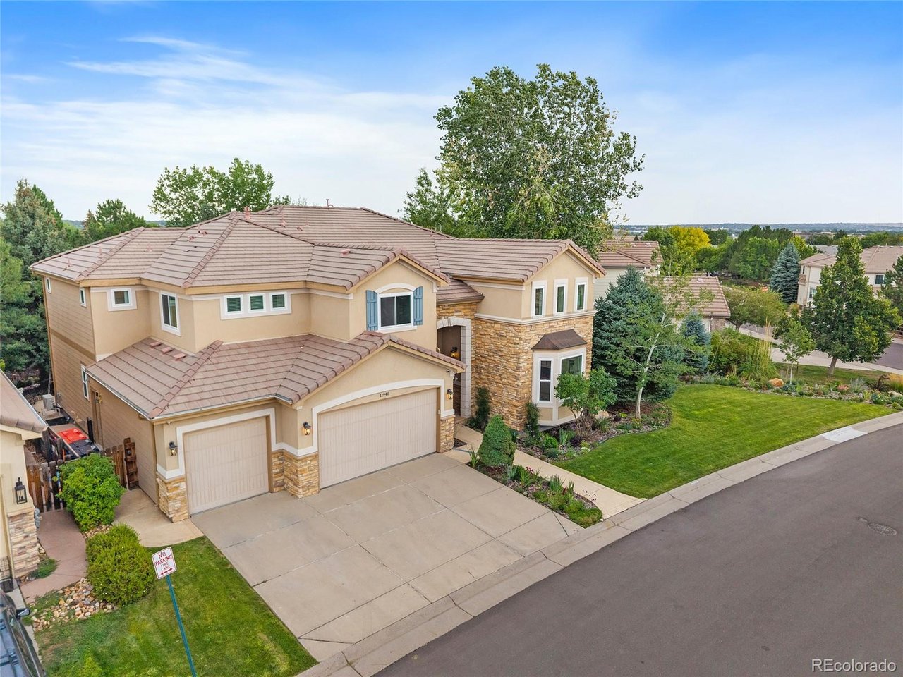 11940 E Lake Ct
