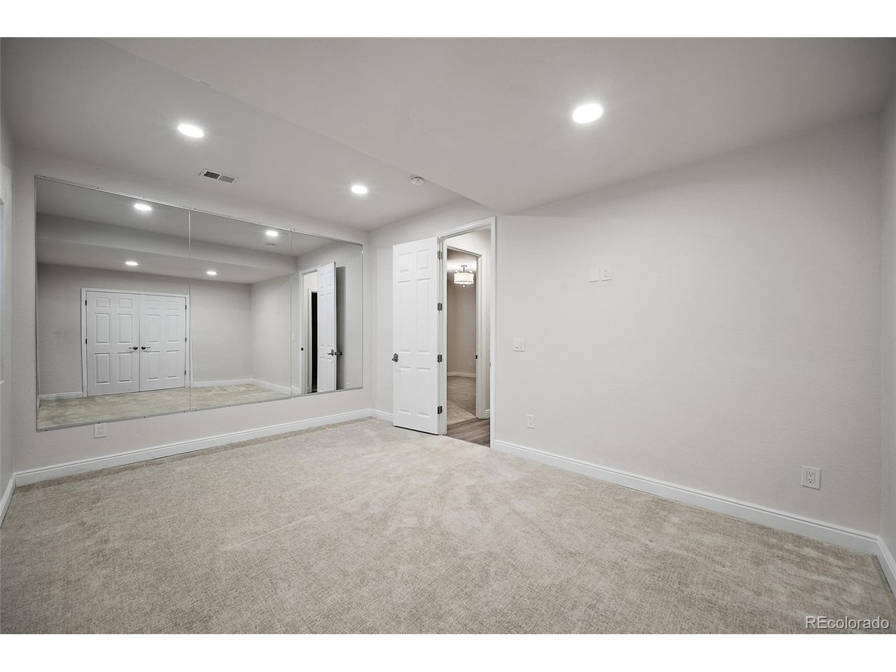 11940 E Lake Ct