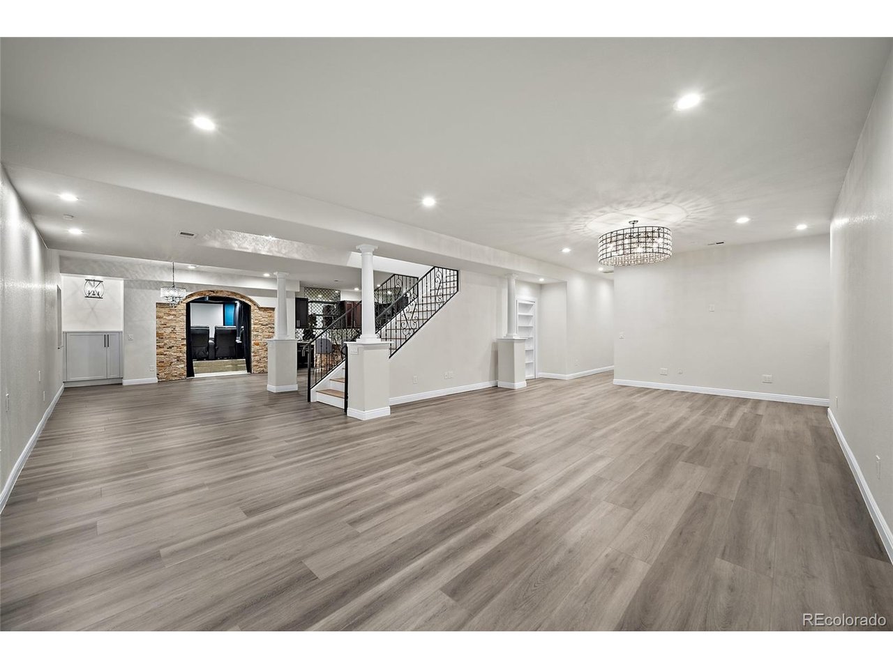 11940 E Lake Ct