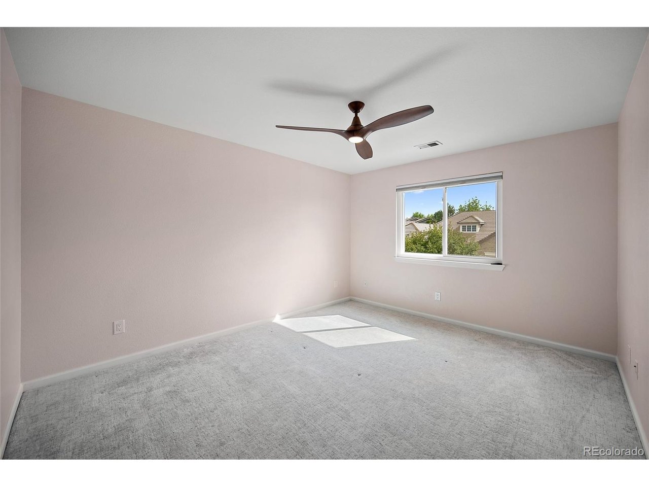 11940 E Lake Ct