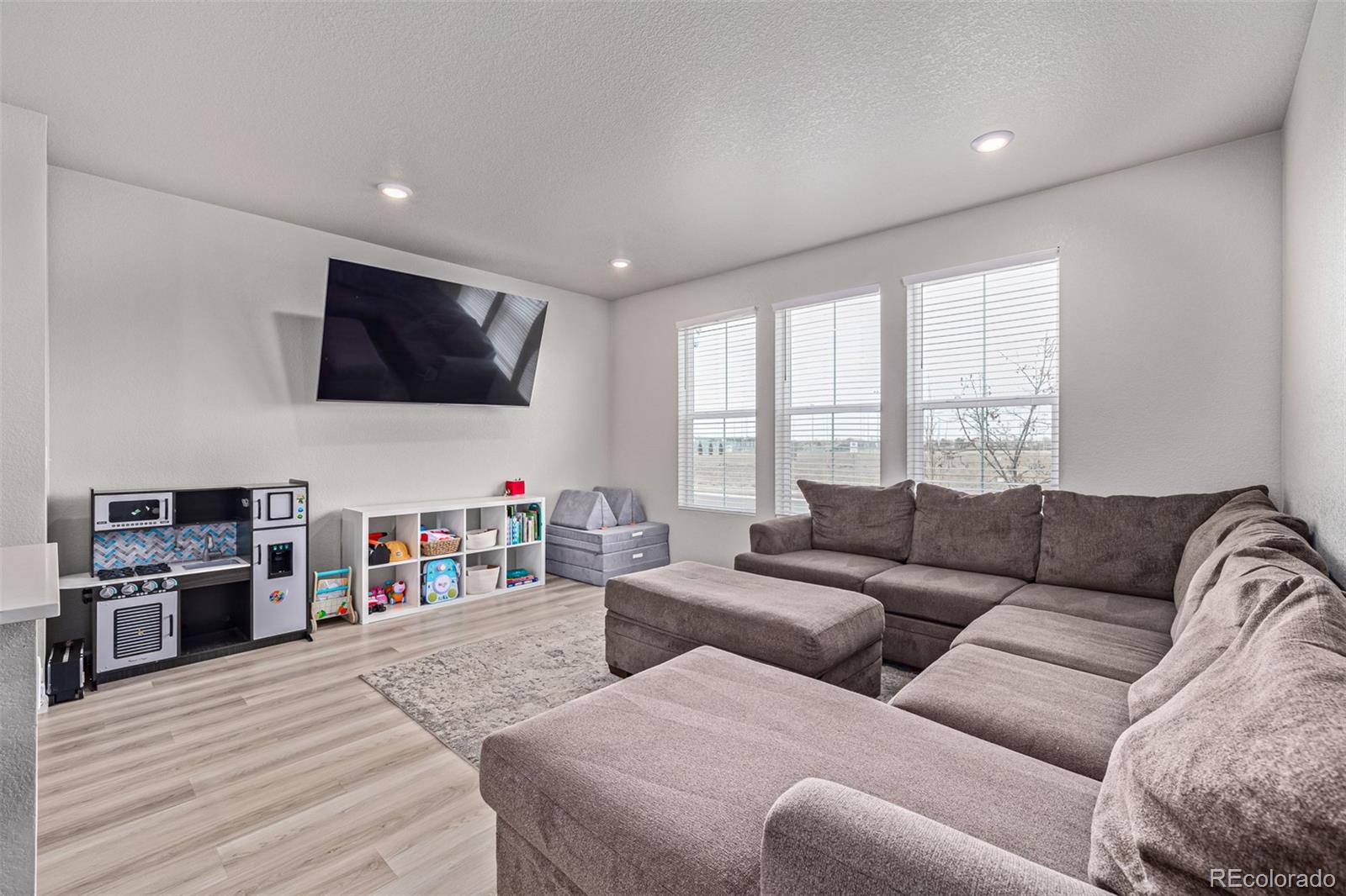 953 Morning Glory Road