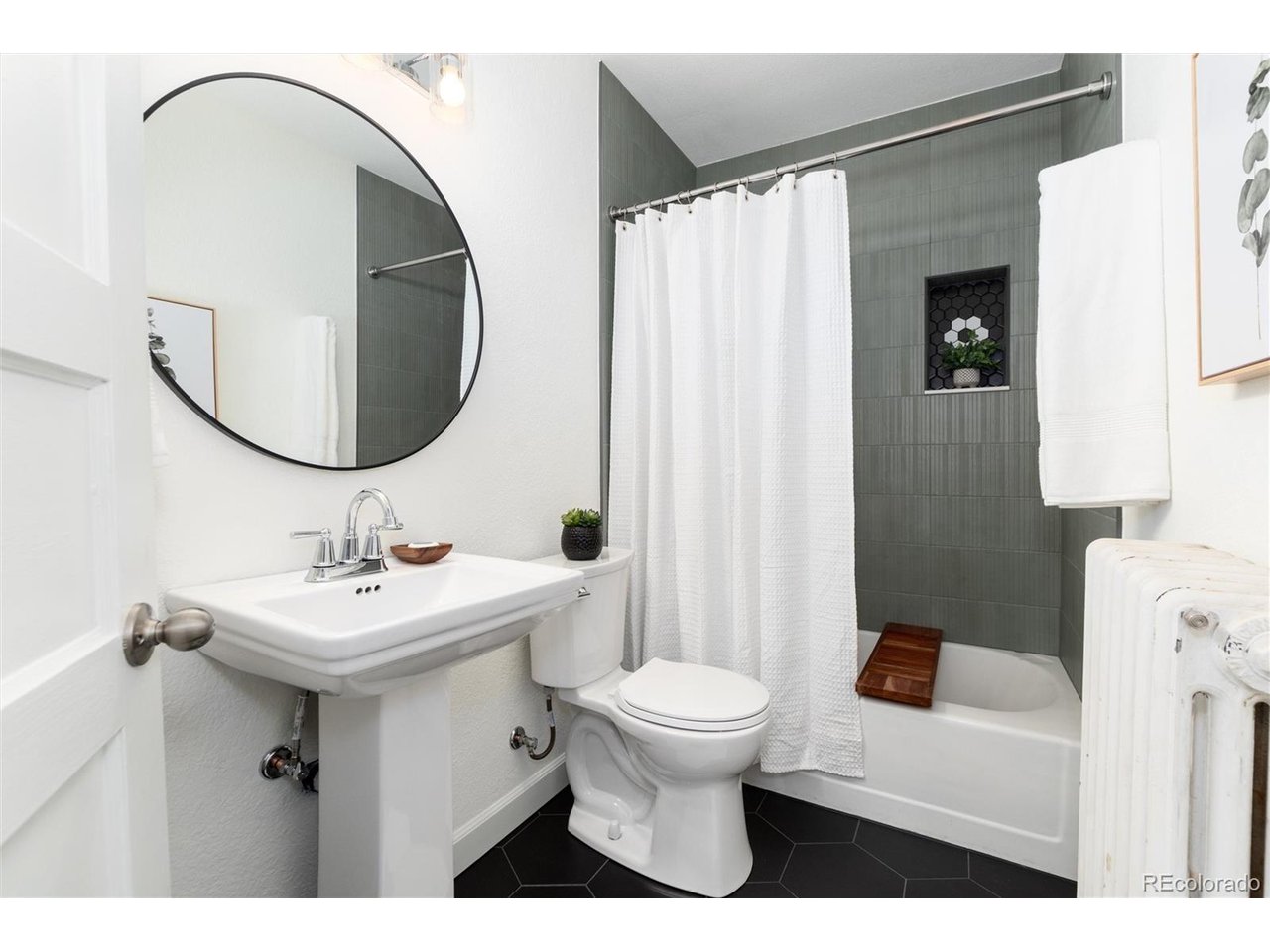 2451 W 55th Ave
