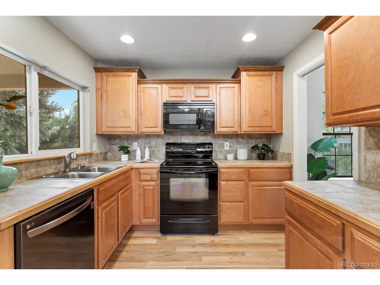 8160 Flower Cir