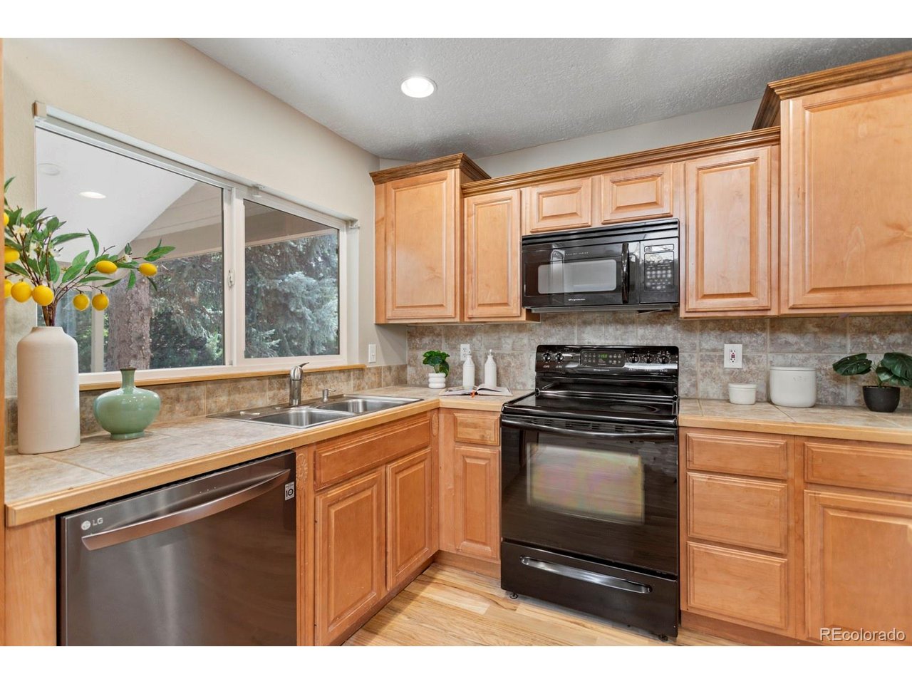 8160 Flower Cir