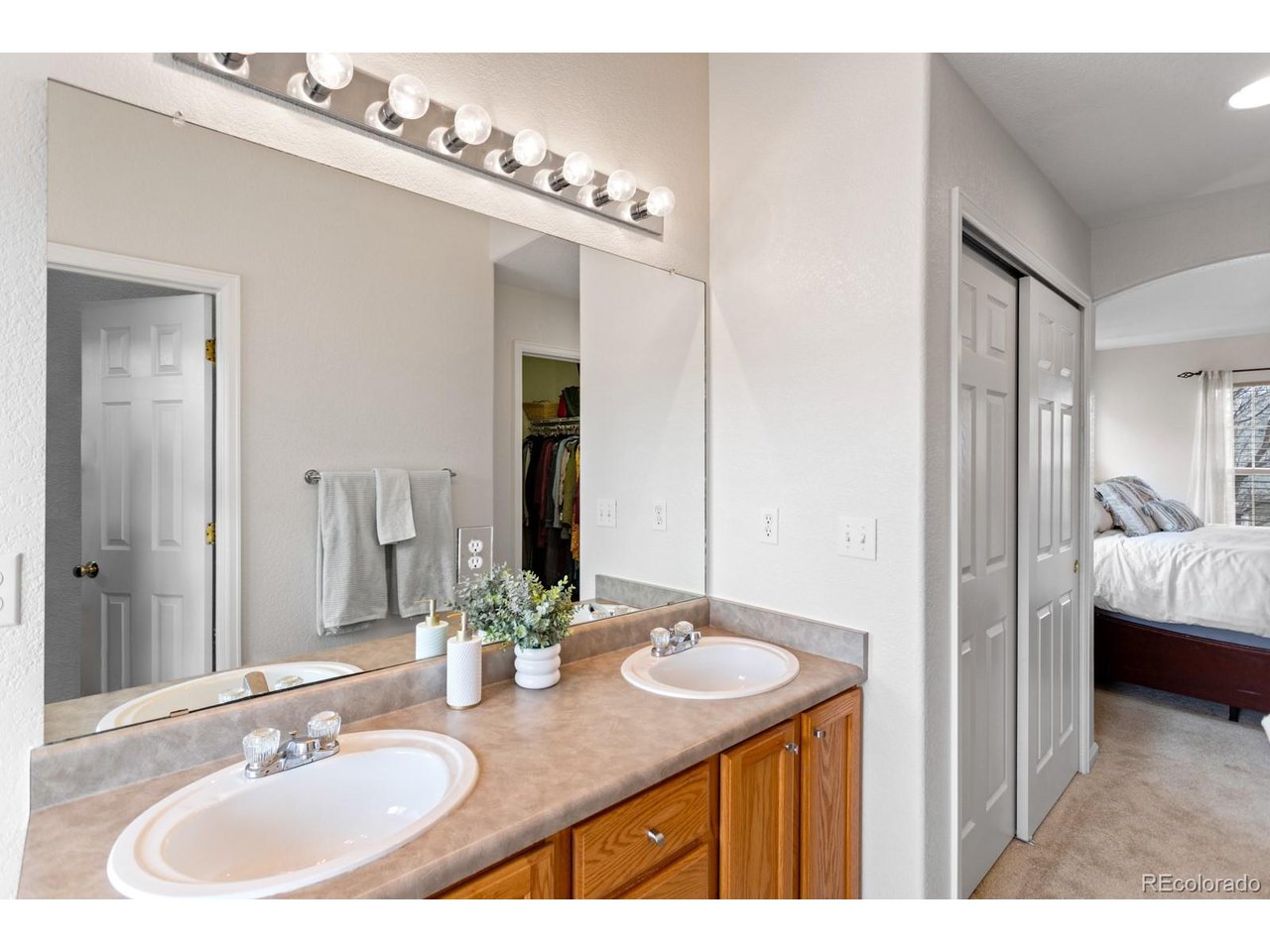 8335 Deframe Ct