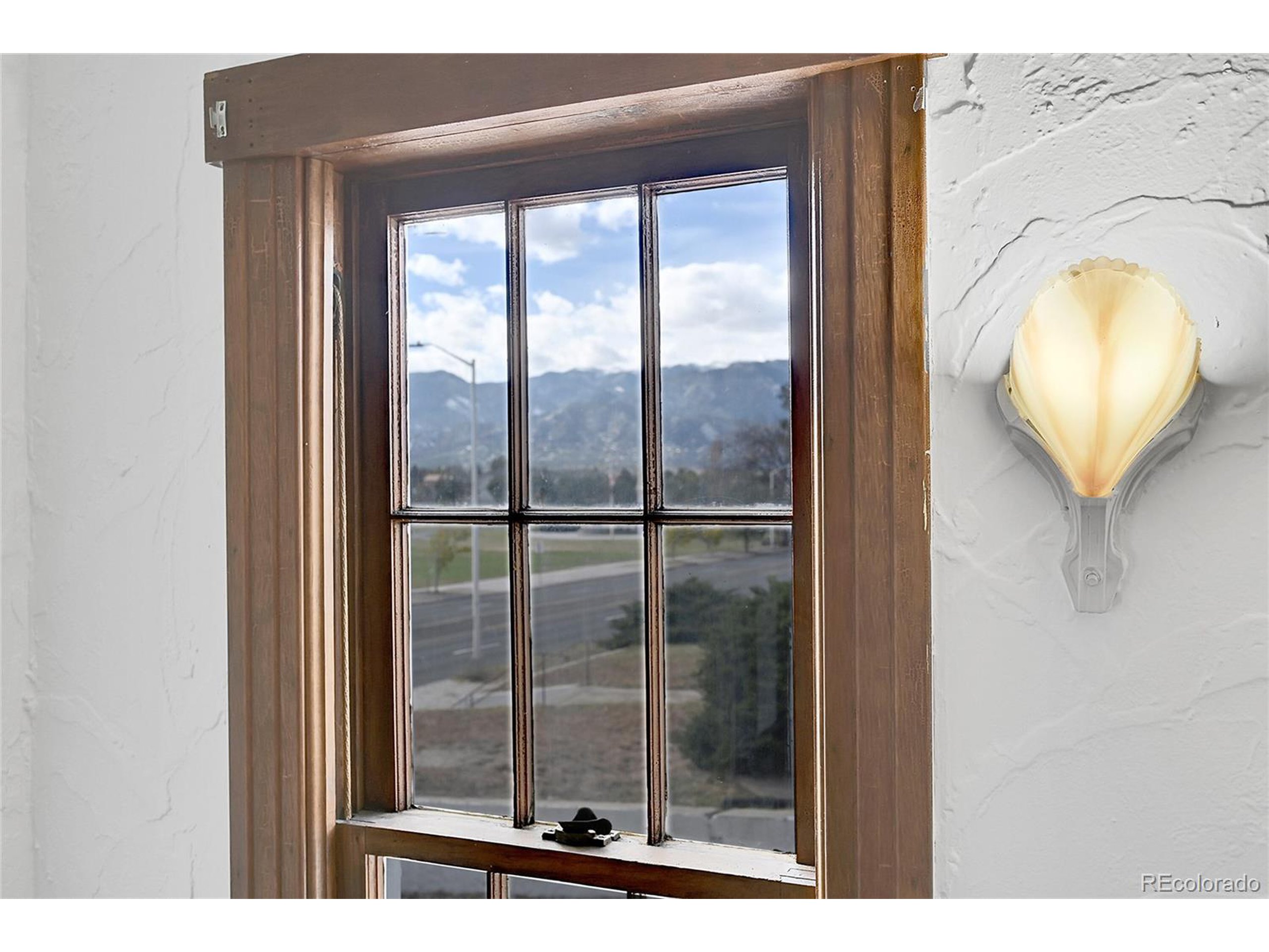 1318 E Pikes Peak Ave