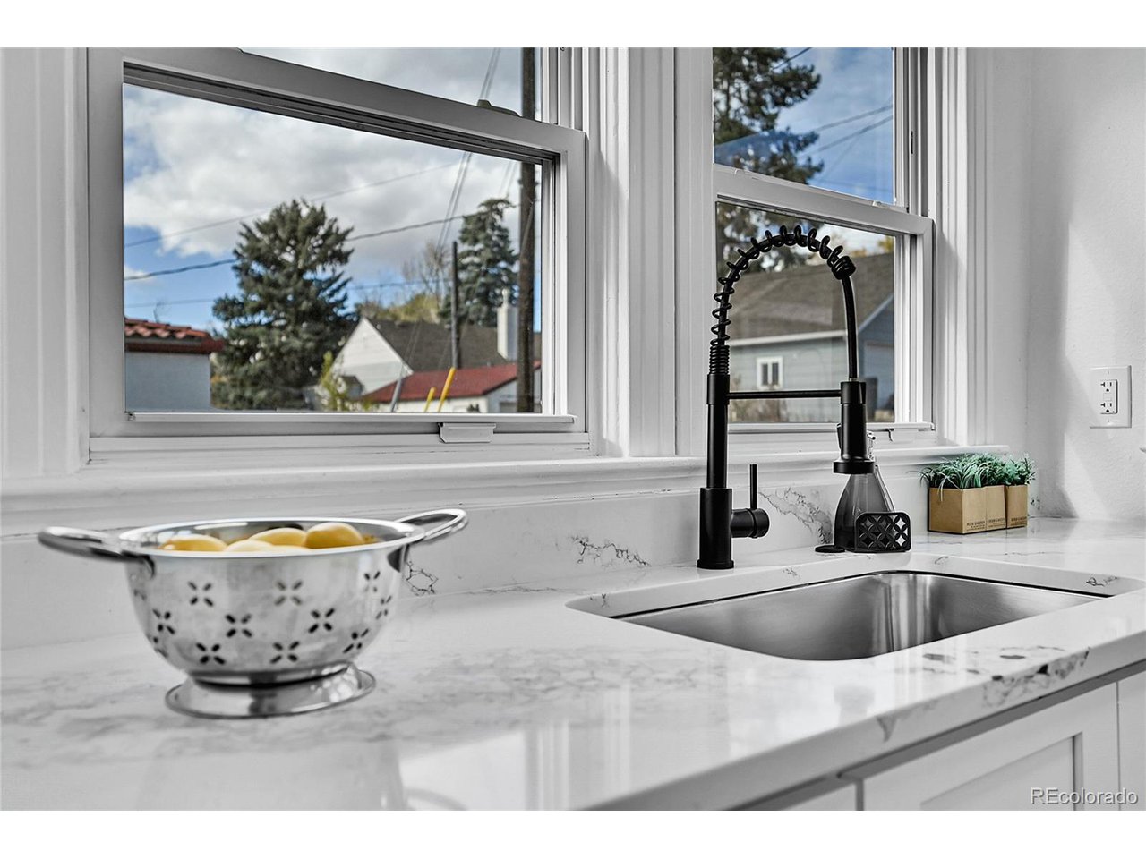 1318 E Pikes Peak Ave