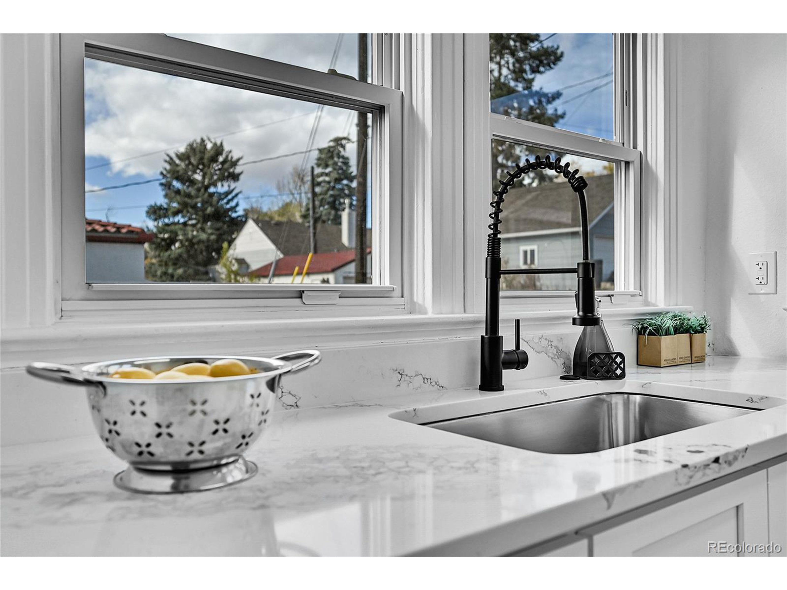 1318 E Pikes Peak Ave