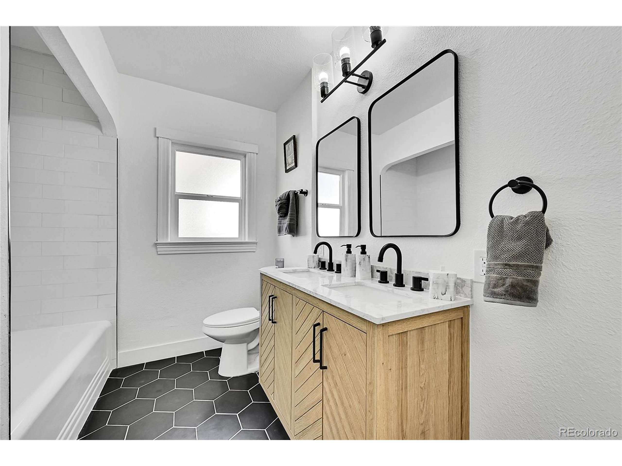 1318 E Pikes Peak Ave