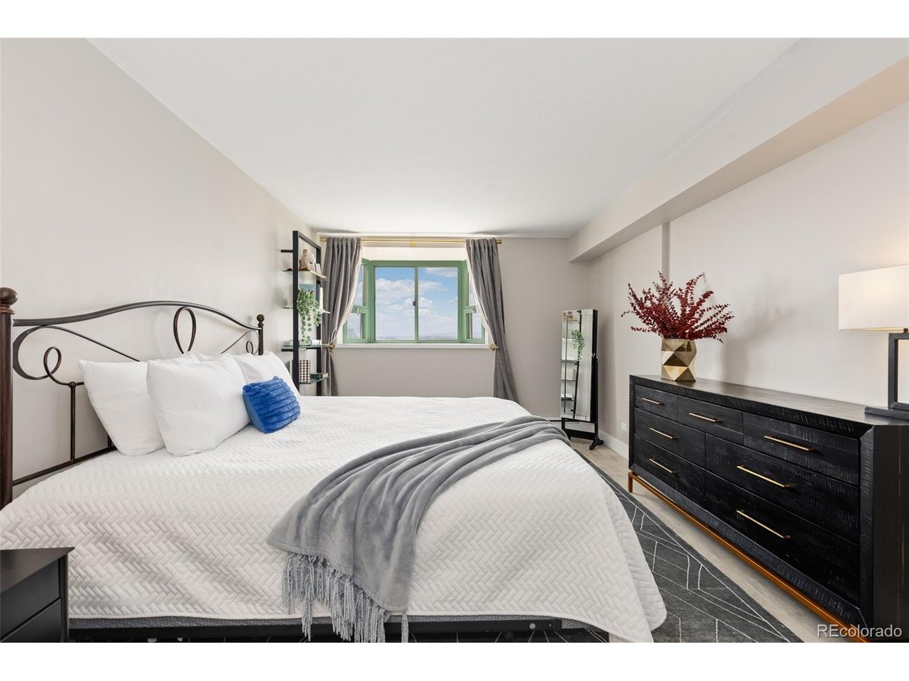 550 E 12th Ave 1905