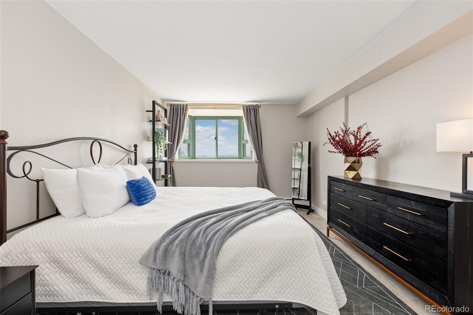 550 E 12th Avenue Unit: 1905
