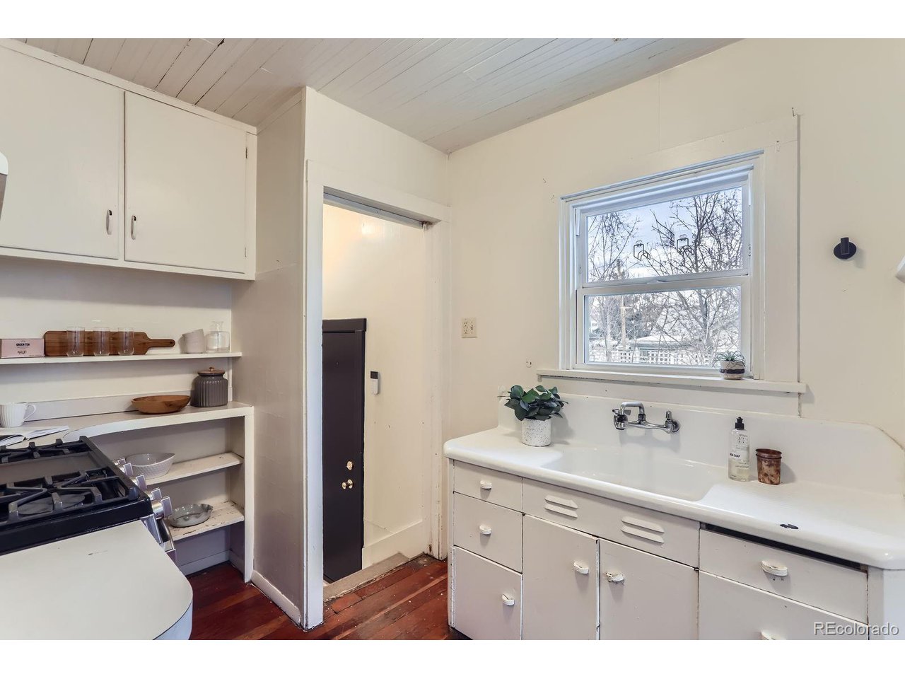 109 W Simpson St